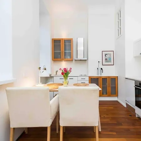 Location, Beautiful And Quiet Old Town Apt. *