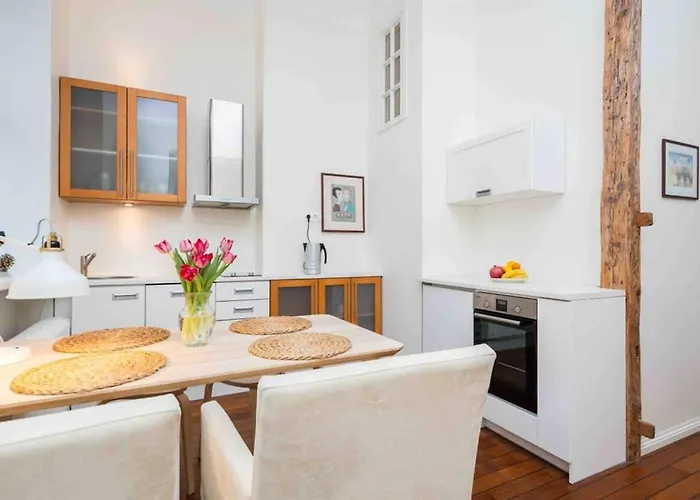 Location, Beautiful And Quiet Old Town Apt. Lägenhet Tallinn