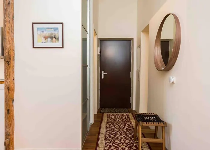 Location, Beautiful And Quiet Old Town Apt. Apartment *