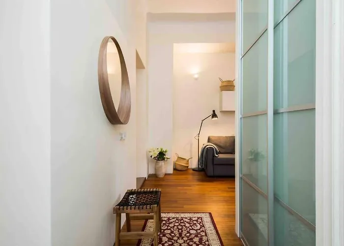 Location, Beautiful And Quiet Old Town Apt. شقة *