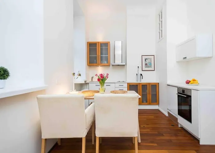 Location, Beautiful And Quiet Old Town Apt. *